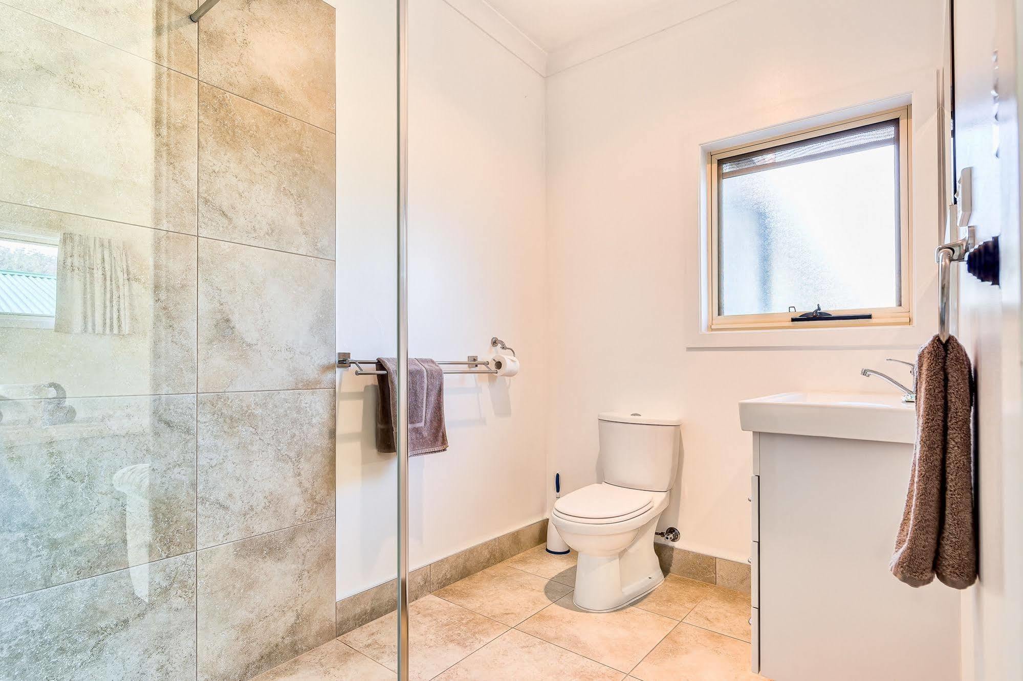 Wintersun Gardens Motel Бичено Екстериор снимка