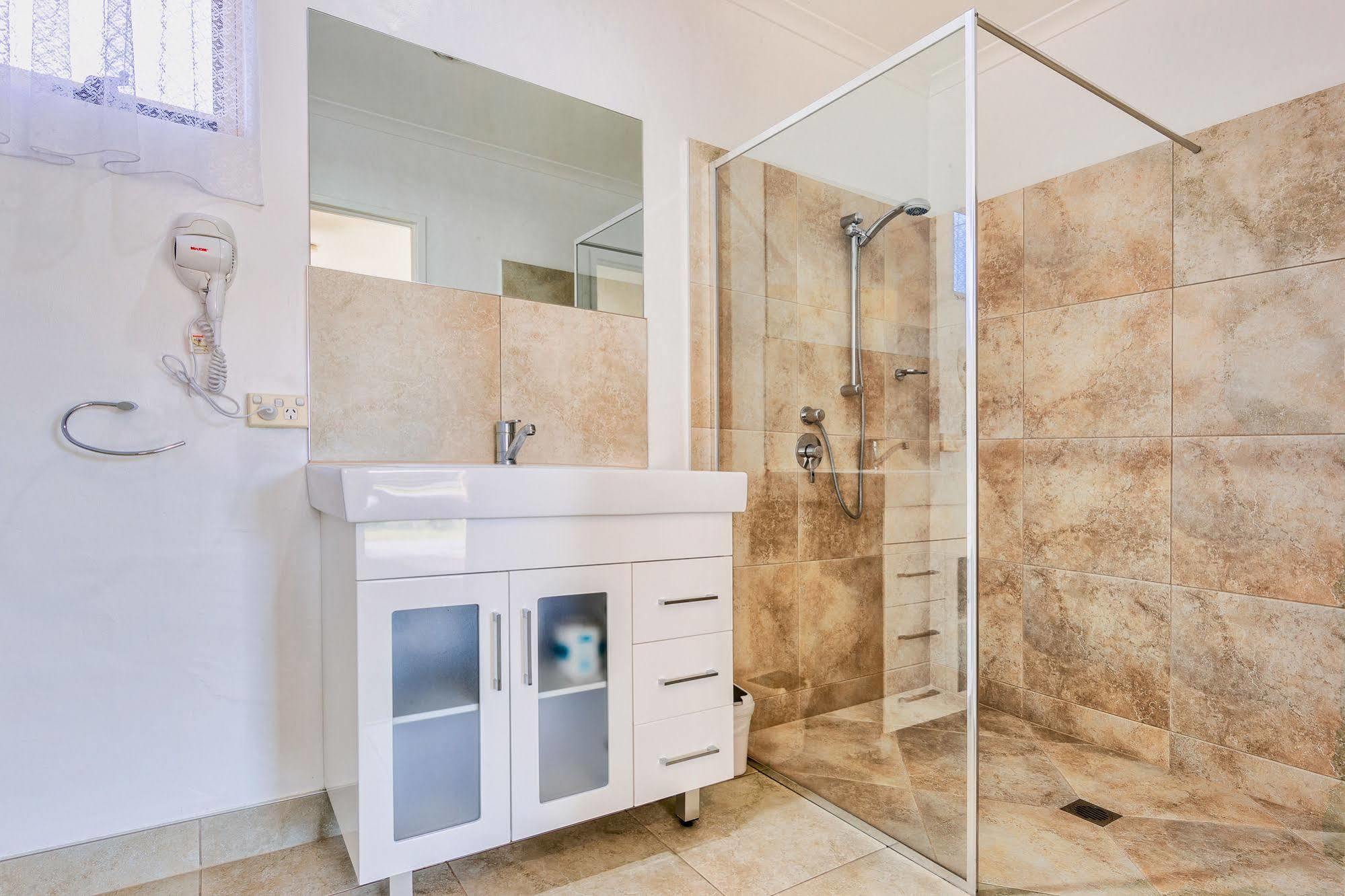Wintersun Gardens Motel Бичено Екстериор снимка