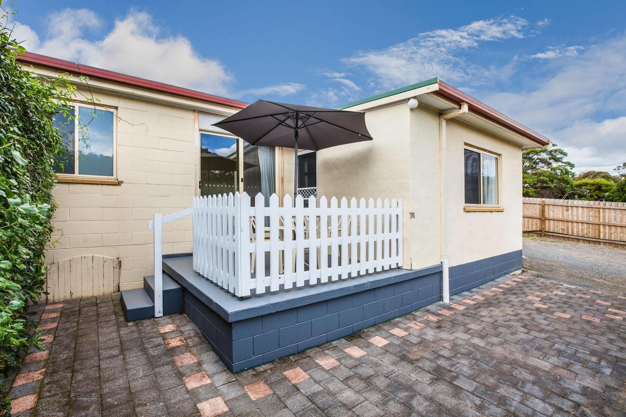 Wintersun Gardens Motel Бичено Екстериор снимка