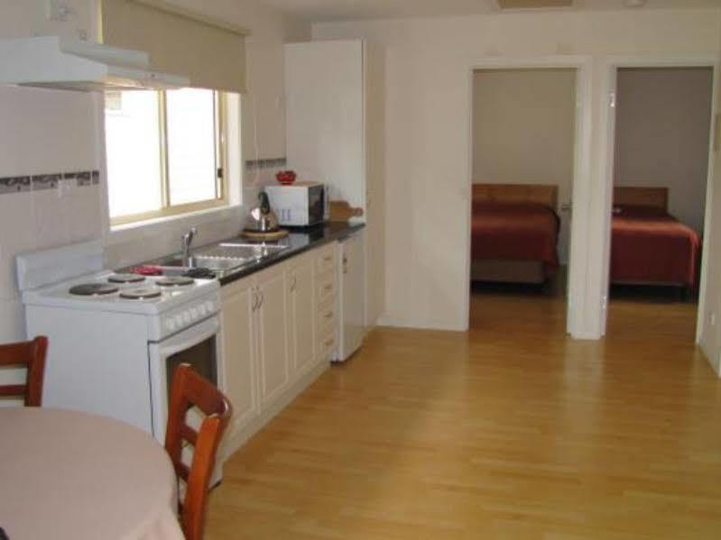 Wintersun Gardens Motel Бичено Екстериор снимка