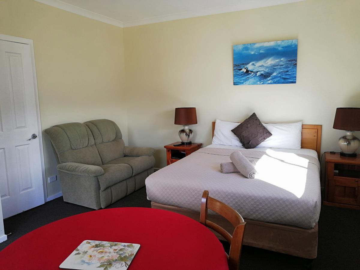 Wintersun Gardens Motel Бичено Екстериор снимка